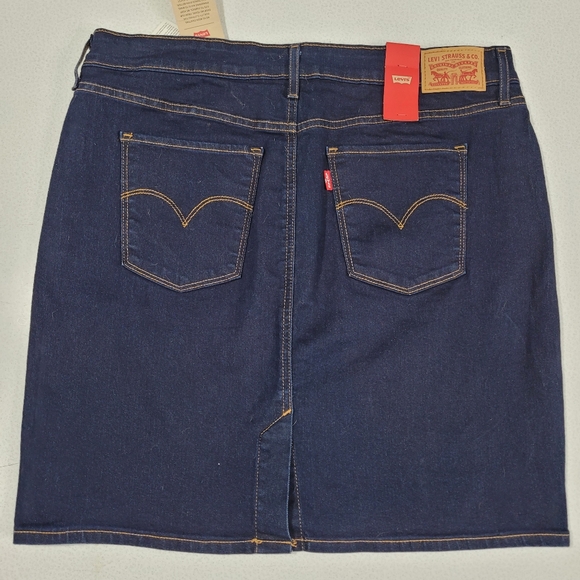 New Levi's Denim Blue Jean western Skirt. Women's Size 31  10/12 - Picture 1 of 7